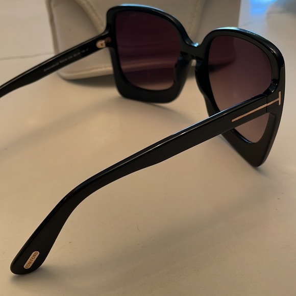 Tom Ford Emanuella- 02 01K Black Sunglasses - Picture 4 of 7